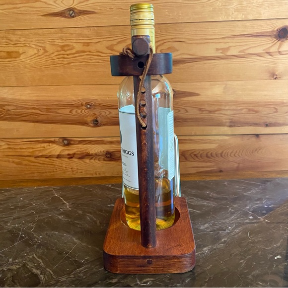 🔥5 for $20 - Wine Bottle Holder & Server - Picture 3 of 10